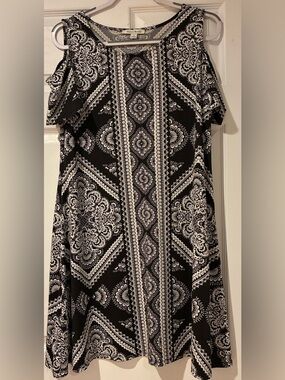 Studio Works Black & White Cold-Shoulder shift Dress